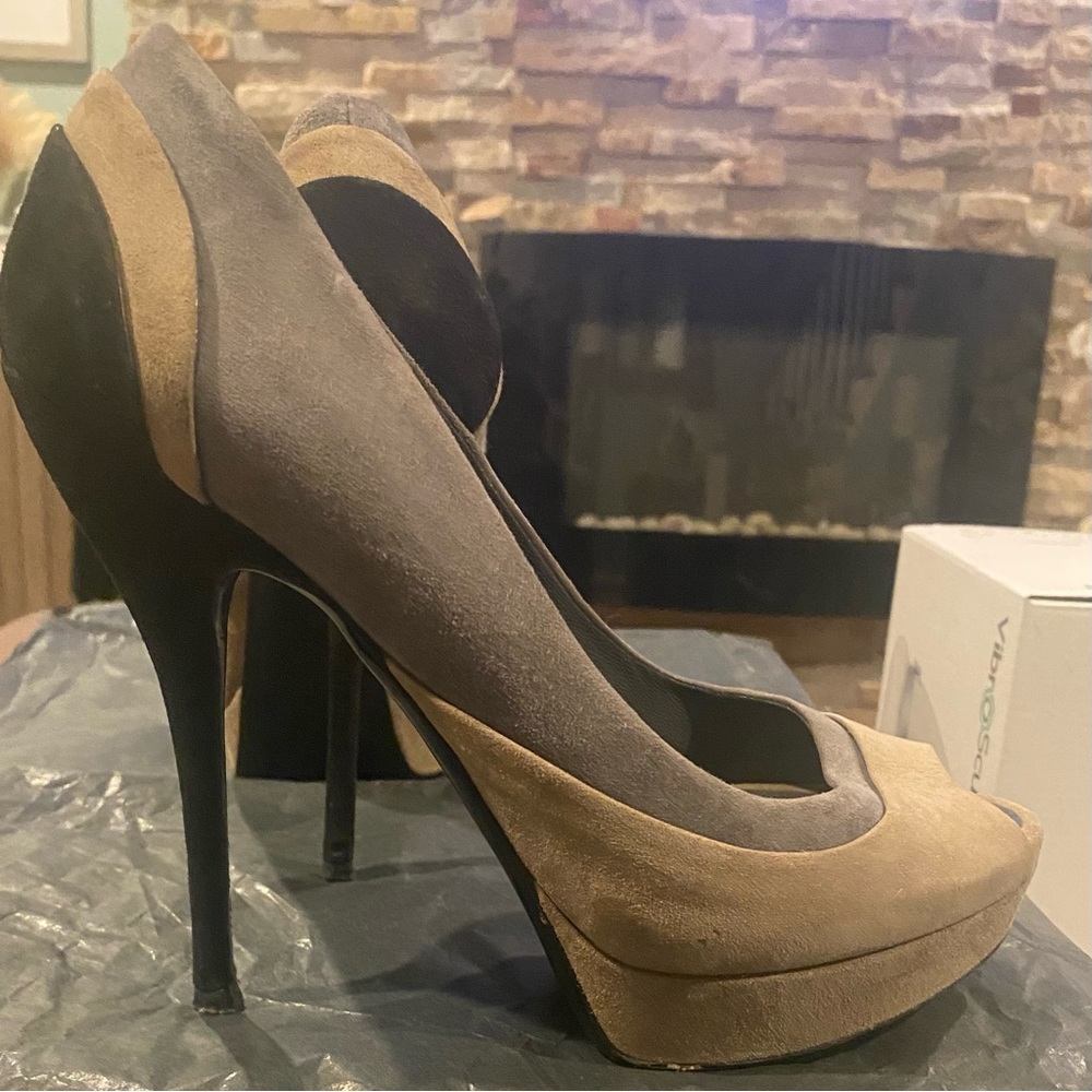 Gucci colorblock suede heels - good condition